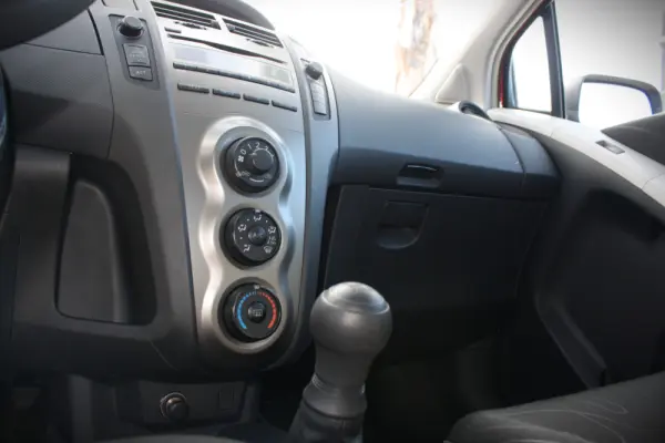 Toyota Yaris 1.0 VVT-i Comfort+AC 6