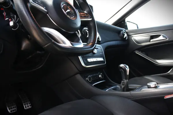Mercedes-Benz CLA 180 d Progressive 9