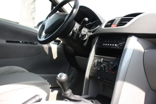 Peugeot 207 1.4 16V Trendy 20