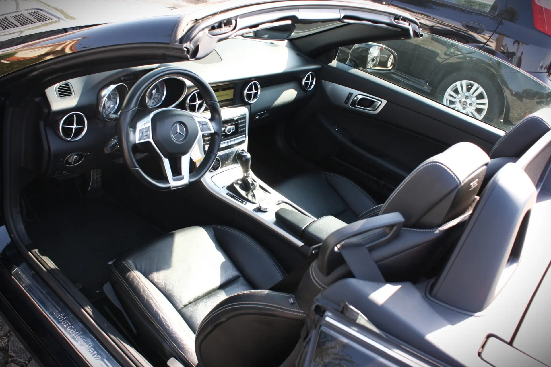 Mercedes-Benz SLK 200 (BlueEFFICIENCY) 7G-TRONIC 32