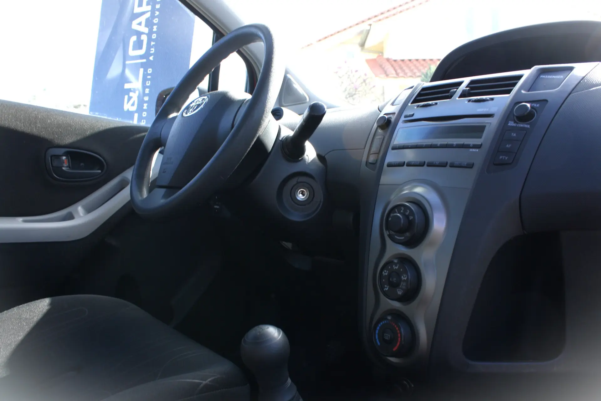 Toyota Yaris 1.0 VVT-i Comfort+AC 12