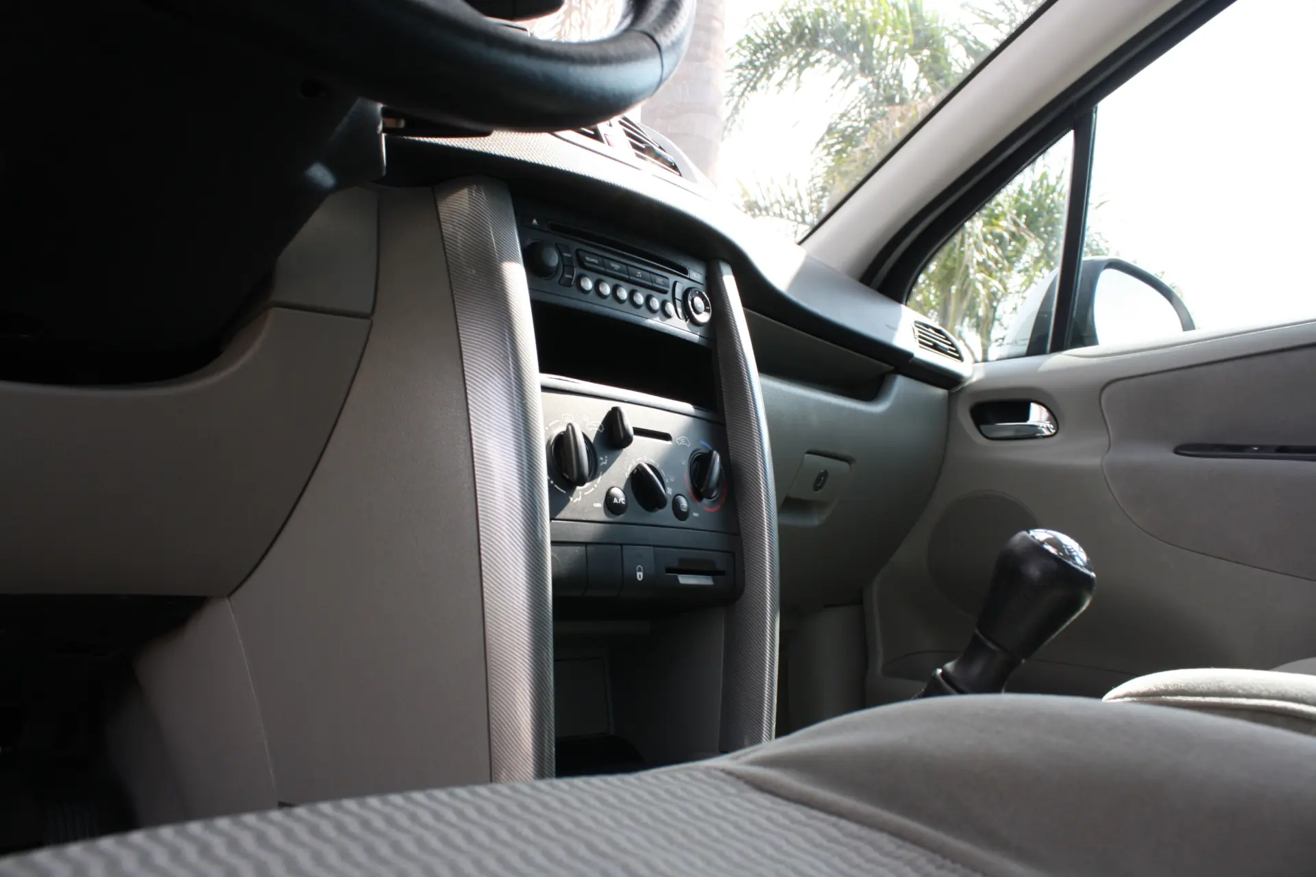 Peugeot 207 1.4 16V Trendy 12