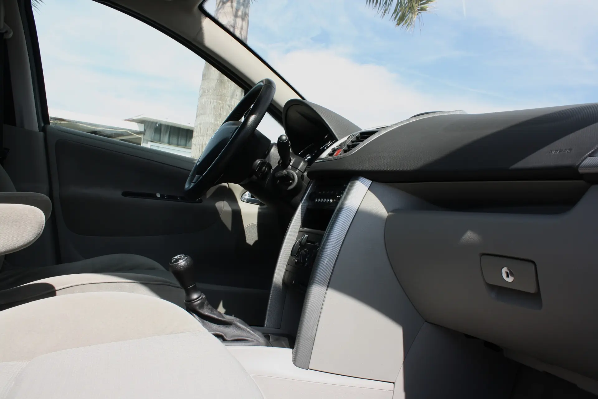 Peugeot 207 1.4 16V Trendy 18