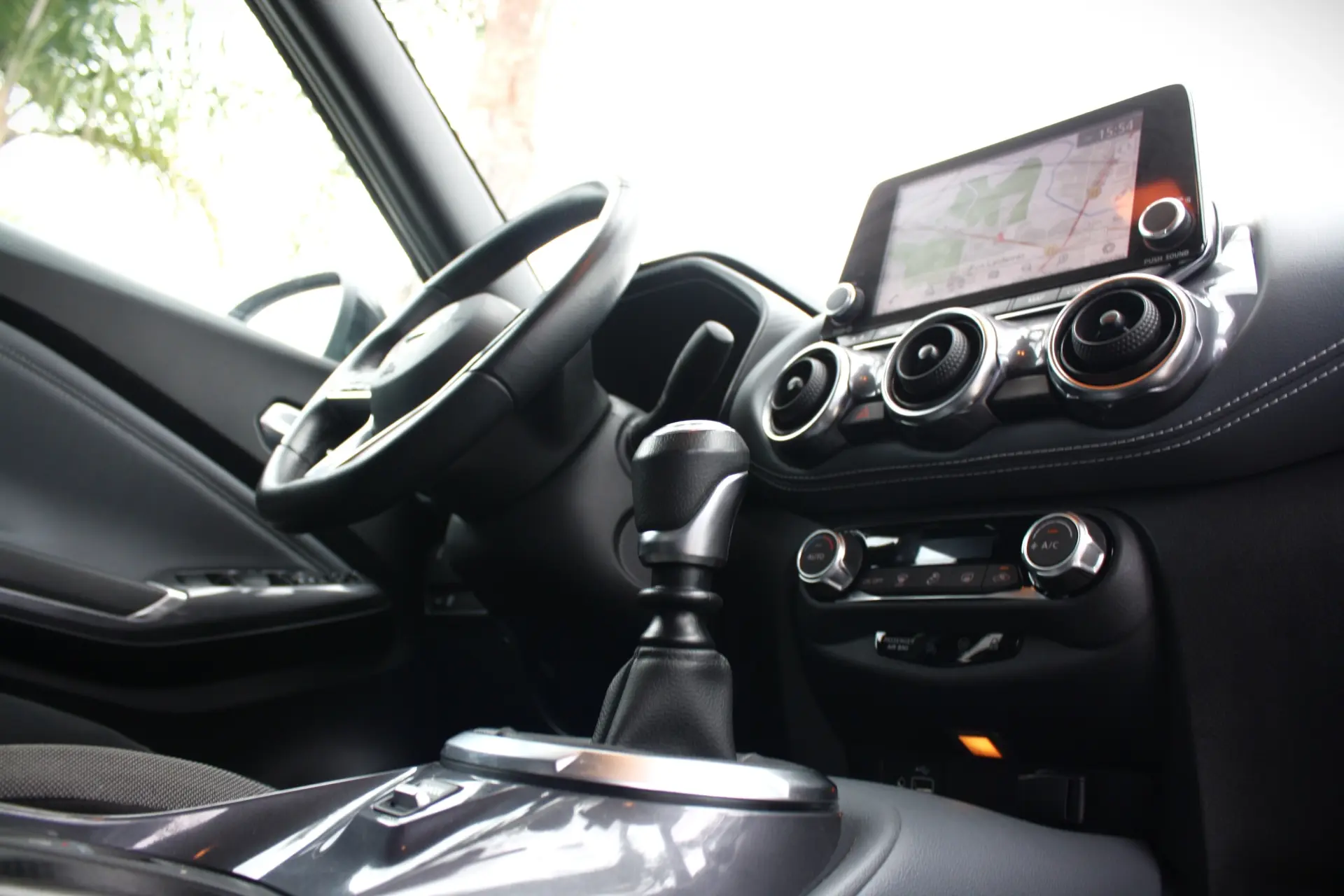 Nissan Juke 1.0 DIG-T N-Connecta NAV. 16