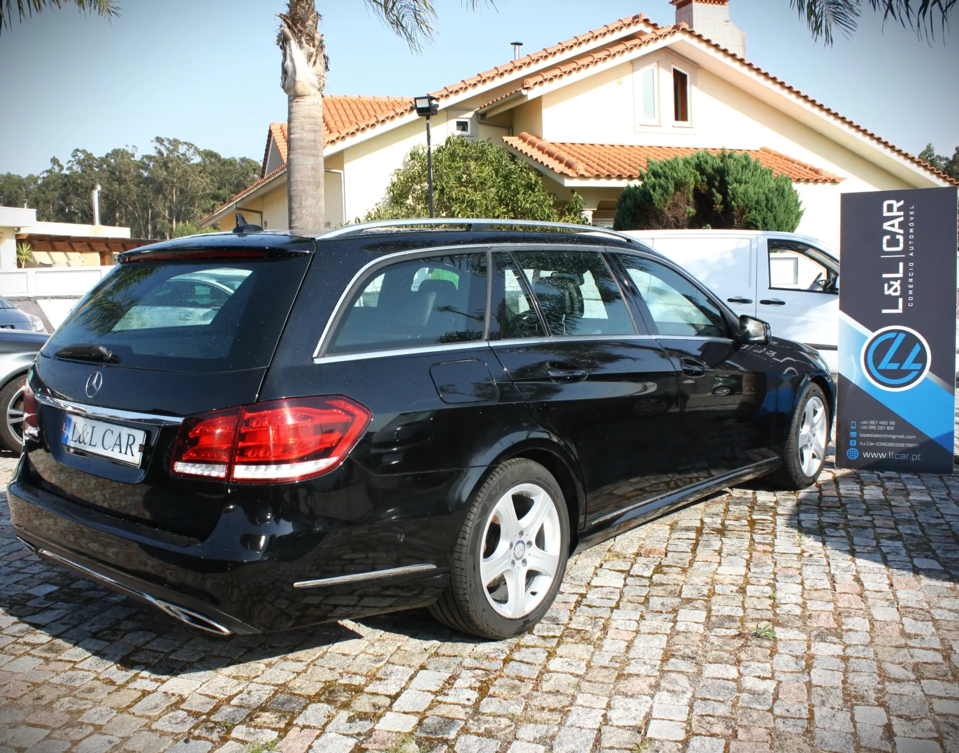 Mercedes-Benz E 200 CDi Elegance BE Auto.139g 4