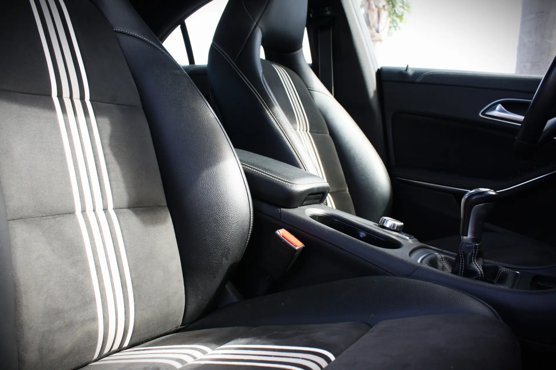 Mercedes-Benz CLA 180 d Progressive 14