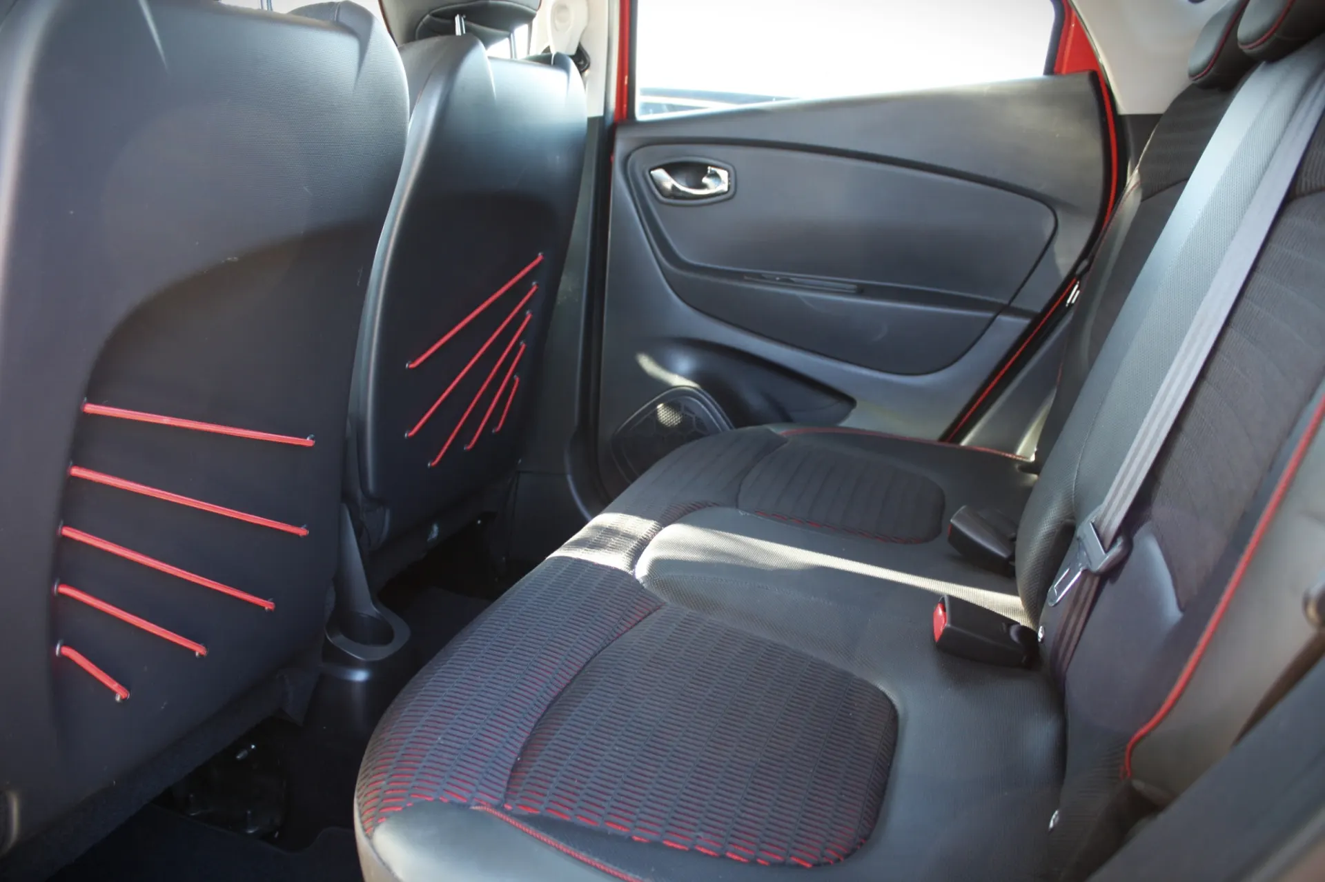 Renault Captur 1.5 dCi Helly Hansen EDC 11