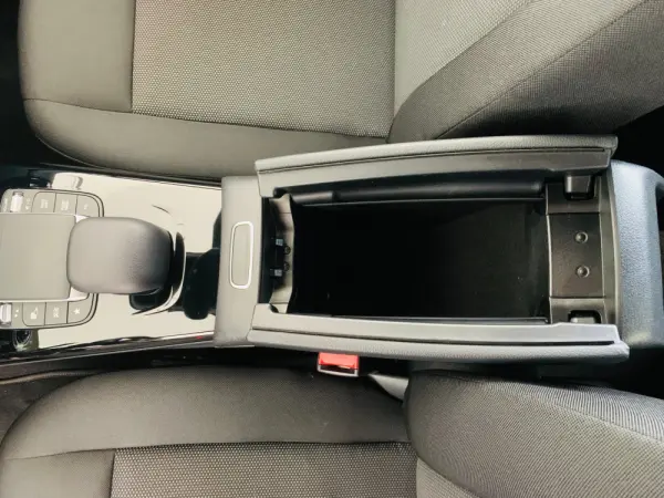 Mercedes-Benz CLA 180 7G-DCT Progressive 28