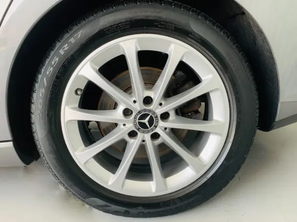 Mercedes-Benz CLA 180 7G-DCT Progressive 5