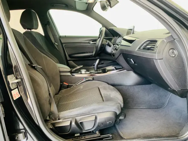 BMW 116 d Pack M Auto 33