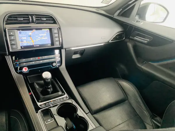 Jaguar F-Pace 2.0 i4D R-Sport AWD 37