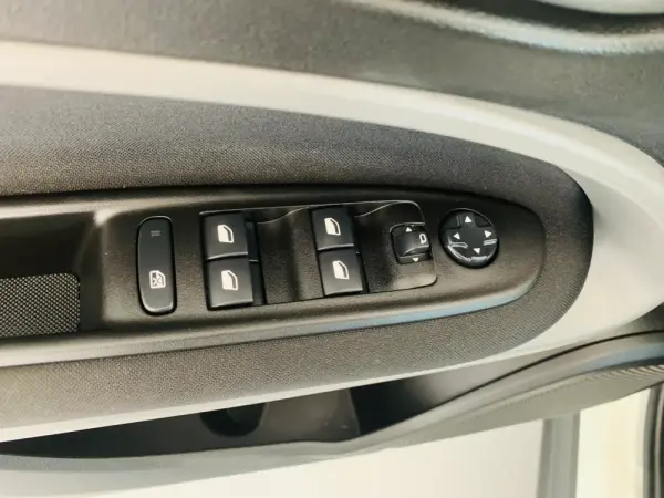 Jeep Avenger 54 kWh Longitude 8