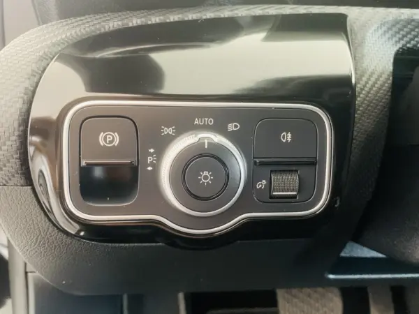 Mercedes-Benz CLA 250 e Progressive 8