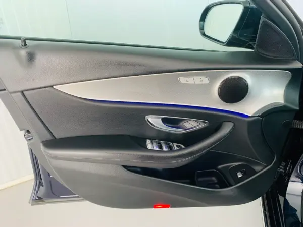 Mercedes-Benz E 220 d Avantgarde 6