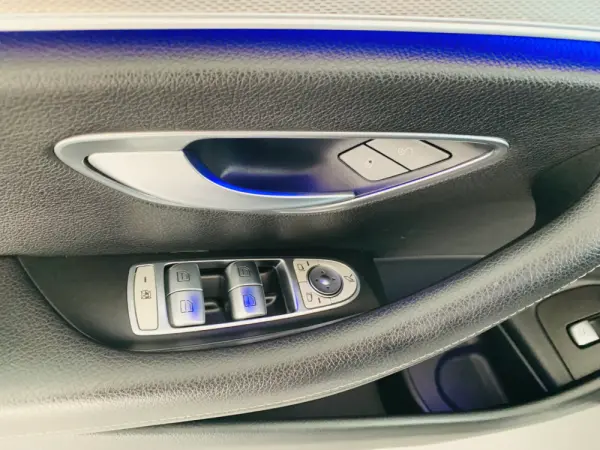 Mercedes-Benz E 220 d Avantgarde 7