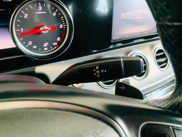 Mercedes-Benz E 220 d Avantgarde 16