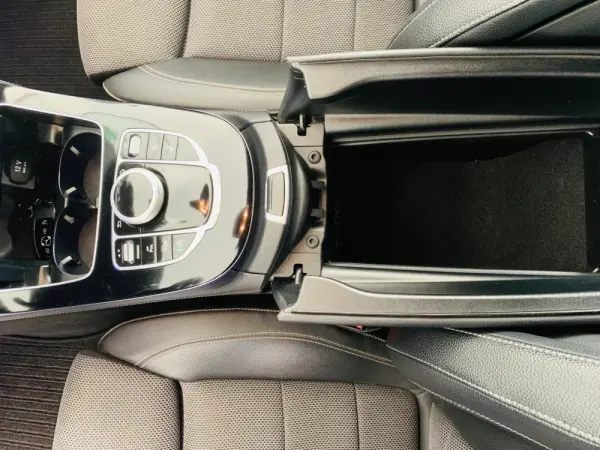 Mercedes-Benz E 220 d Avantgarde 25