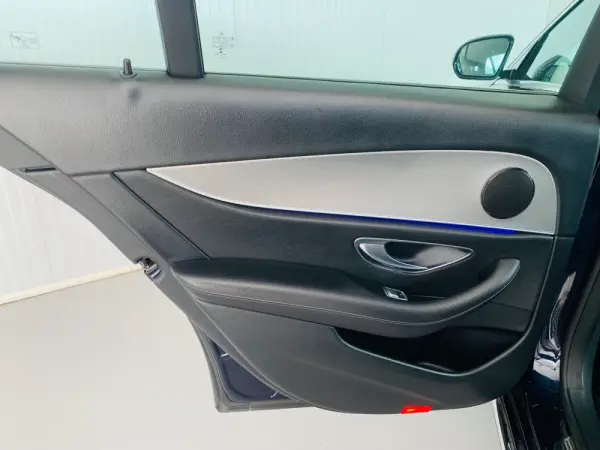 Mercedes-Benz E 220 d Avantgarde 26