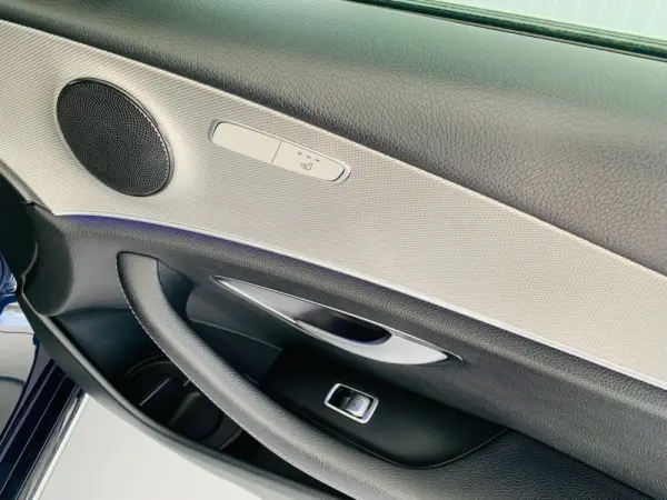 Mercedes-Benz E 220 d Avantgarde 37