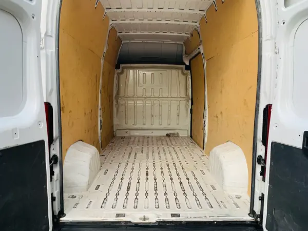 Peugeot Boxer 2.2 BlueHDi 335 L3 CD 5