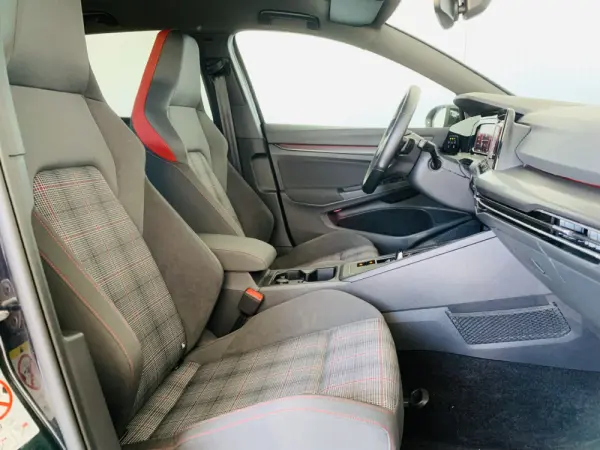 Volkswagen Golf 2.0 TSI GTI DSG 37