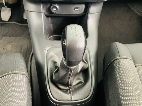 Citroën C3 1.2 PureTech Shine 23