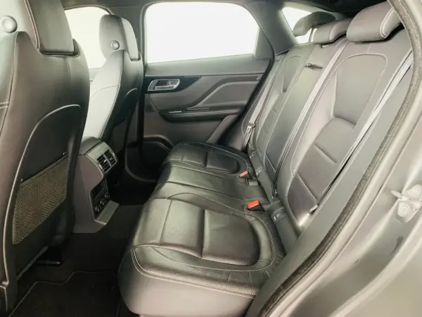Jaguar F-Pace 2.0 i4D R-Sport AWD 33