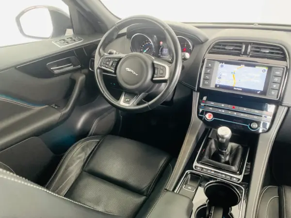 Jaguar F-Pace 2.0 i4D R-Sport AWD 35