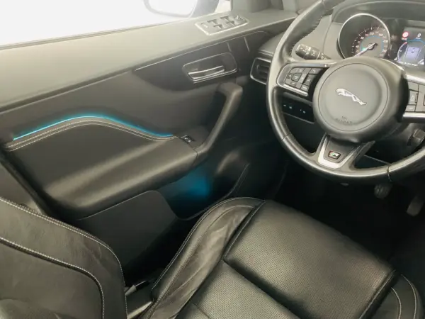 Jaguar F-Pace 2.0 i4D R-Sport AWD 36