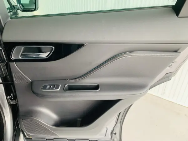 Jaguar F-Pace 2.0 i4D R-Sport AWD 41