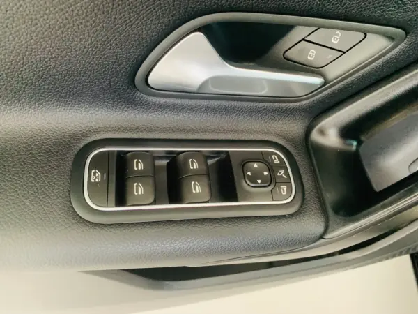 Mercedes-Benz A 250 e Progressive 7