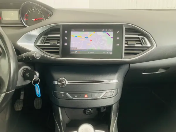 Peugeot 308 SW 1.5 BlueHDi Allure 19