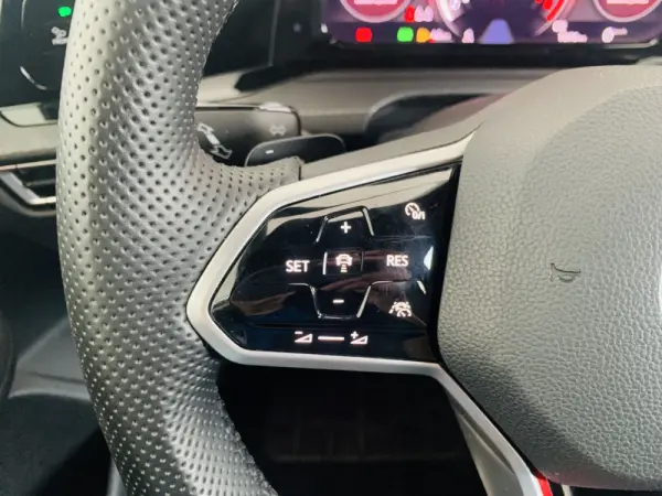 Volkswagen Golf 2.0 TSI GTI DSG 10