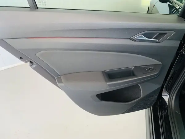 Volkswagen Golf 2.0 TSI GTI DSG 27