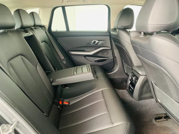 BMW 318 d Touring Auto 49