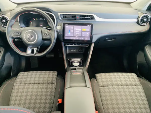 MG ZS 33