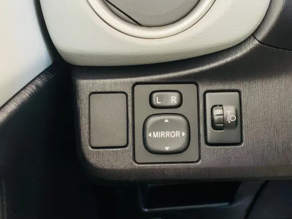 Toyota Yaris Hybrid 10