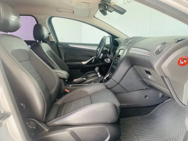 Ford Mondeo SW 1.8 TDCi Titanium 40