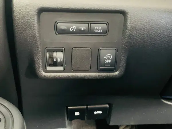 Nissan Micra 0.9 IG-T N-Connecta 10