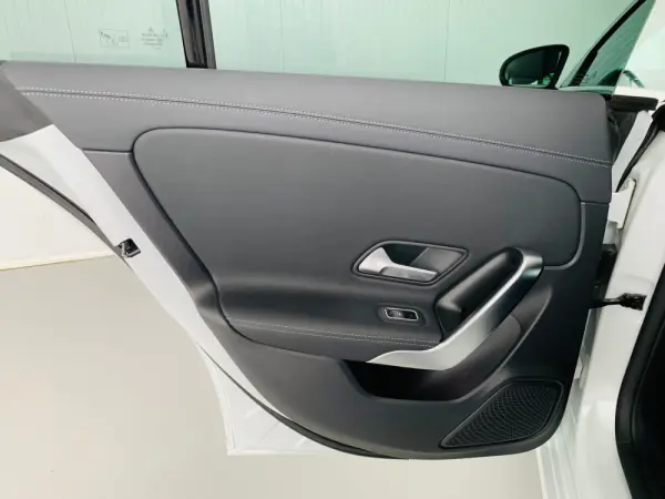 Mercedes-Benz CLA 180 d Progressive 34