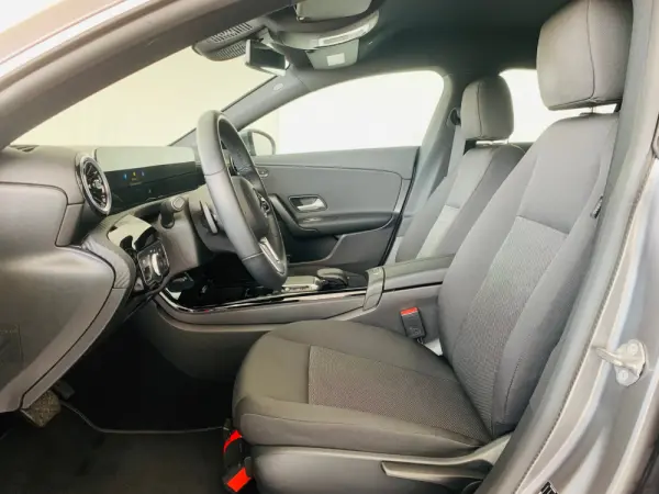 Mercedes-Benz CLA 180 7G-DCT Progressive 9
