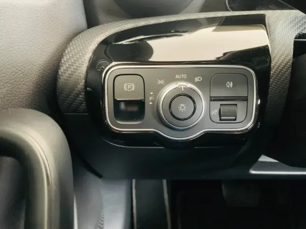 Mercedes-Benz CLA 180 7G-DCT Progressive 10