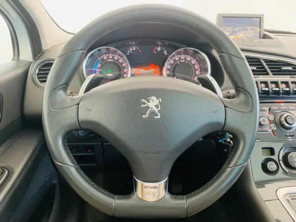Peugeot 3008 2.0 HDi Allure J18 CVA6 13