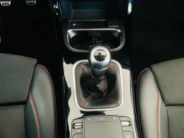 Mercedes-Benz A 180 Limousine d AMG Line 34