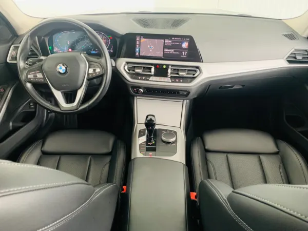 BMW 318 d Touring Auto 42