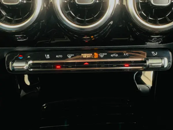 Mercedes-Benz CLA 180 7G-DCT Progressive 25