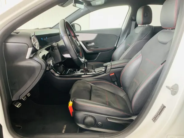 Mercedes-Benz A 180 Limousine d AMG Line 10