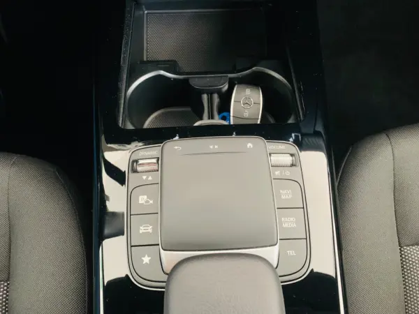 Mercedes-Benz CLA 180 7G-DCT Progressive 26