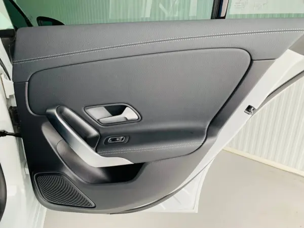 Mercedes-Benz CLA 180 d Progressive 44