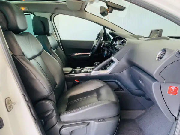 Peugeot 3008 2.0 HDi Allure J18 CVA6 42